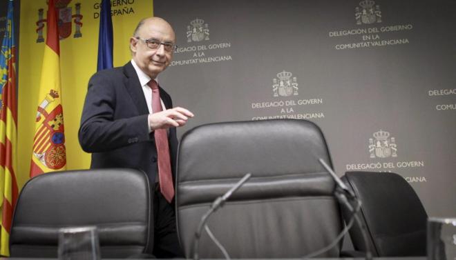 Cristbal Montoro, ministro de Hacienda, durante una rueda de prensa...