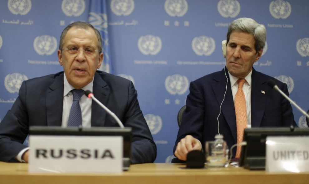 Sergei Lavrov (izq.) y John Kerry, durante su comparecencia en la ONU.