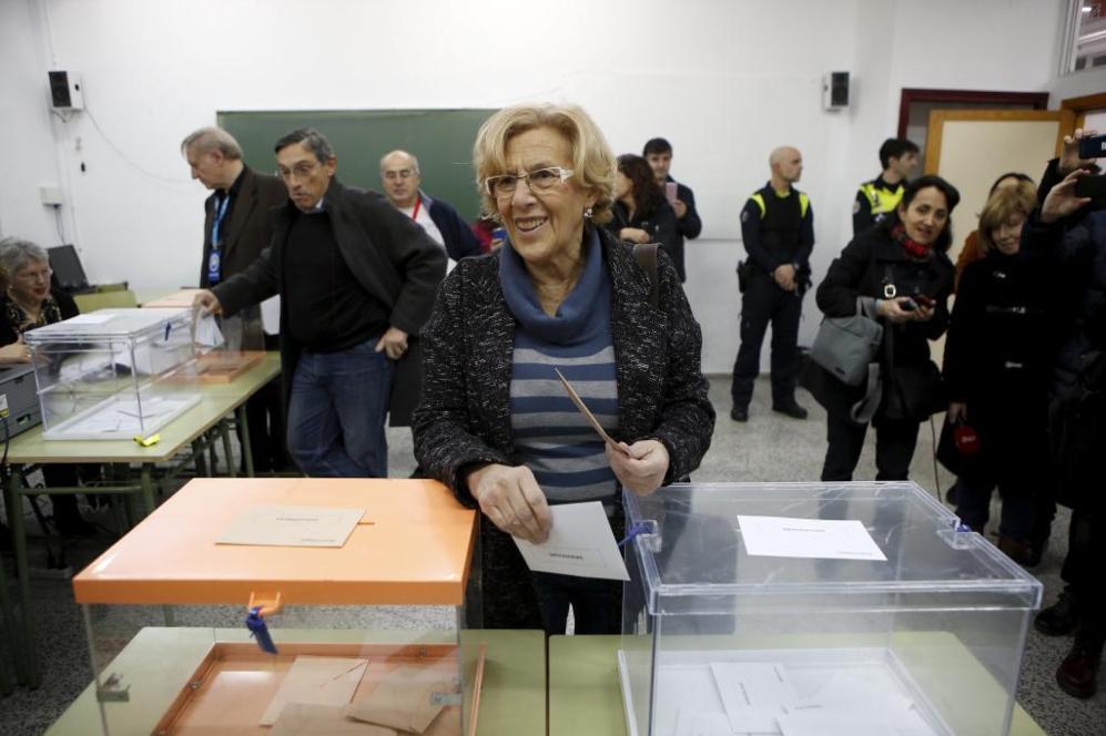 La alcaldesa de Madrid, Manuela Carmena, ha votado esta maana en el...