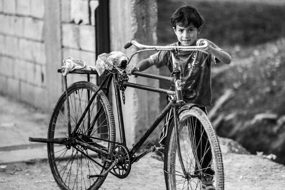 La bicicleta es un bien preciado, dentro de los campos de refugiados,...