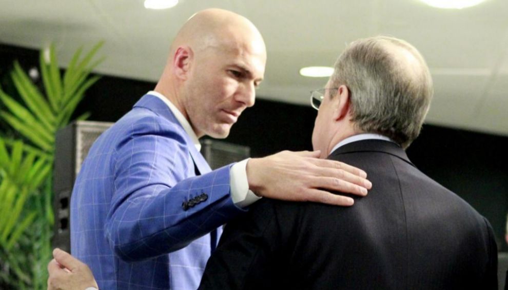 Zinedine Zidane y Florentino Prez, este lunes en el Santiago...