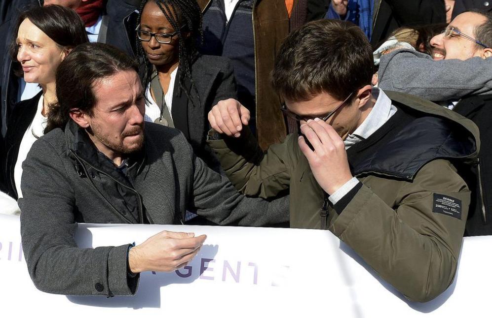 El lder de Podemos, Pablo Iglesias, junto a igo Errejn,...
