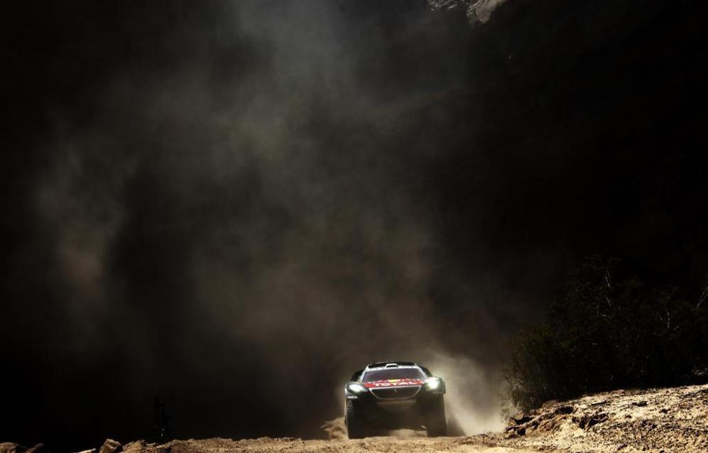 Peterhansel, de Peugeot, se coron campen del Dakar, su duodcimo...