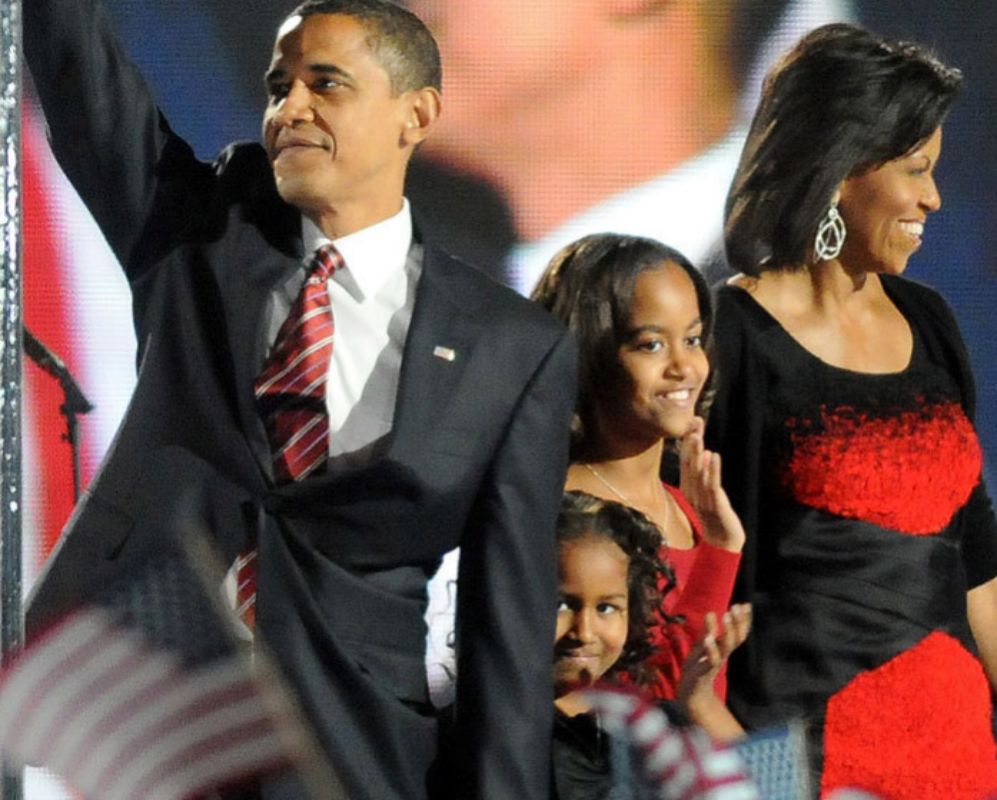 Junto a sus hijas, estuvo dando apoyo a su marido, Barack Obama, que...