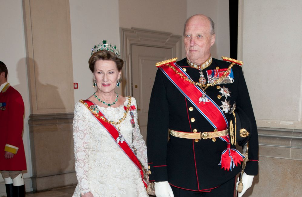 Los reyes de Noruega, Harald V y Sonia, cumplen este mes 25 aos en...
