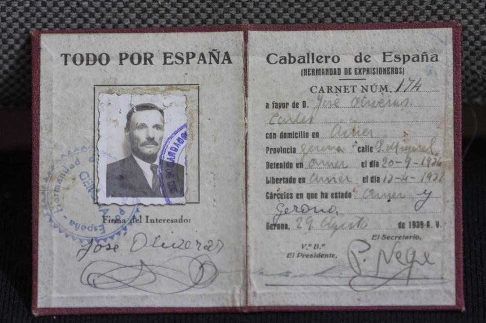 Documento de Jos Oliveras, bisabuelo del 'president', distinguido...