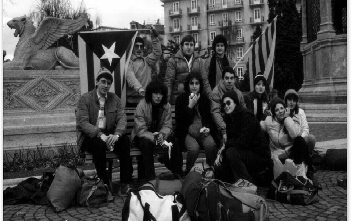 Carles Puigdemont, con gorro, en Ginebra con unos amigos, en 1982....
