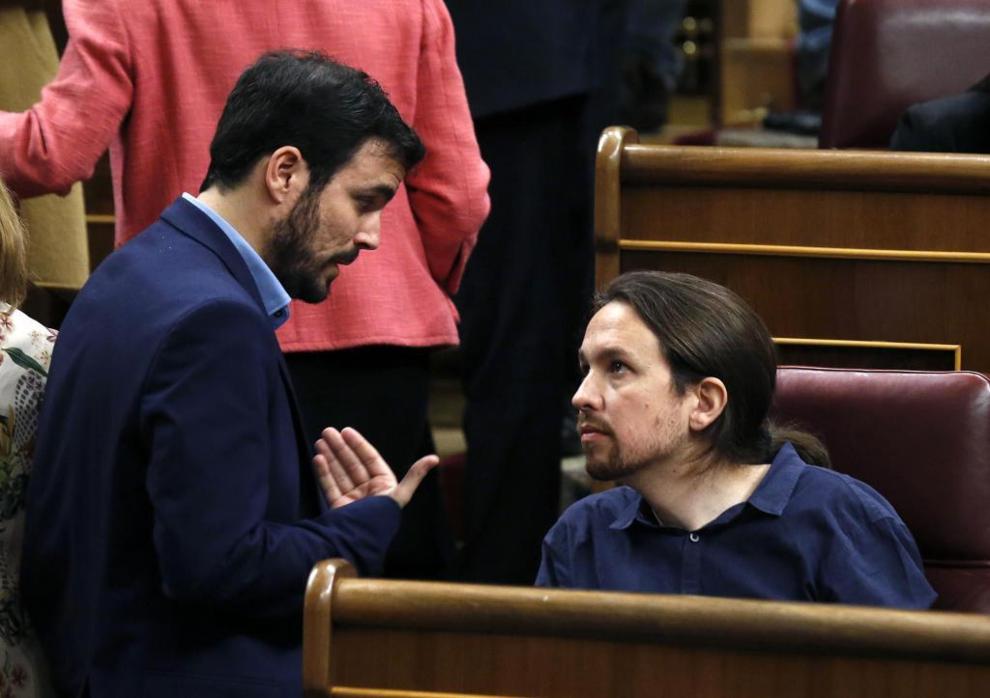 Alberto Garzn charla con Pablo Iglesias el pasado 13 de enero en el...