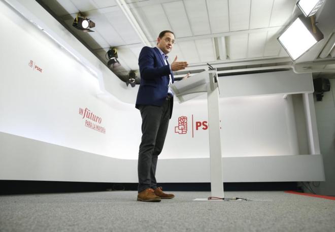 Csar Luena, secretario de Organizacin del PSOE, en rueda de prensa...