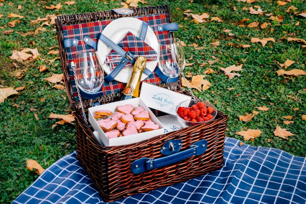 <strong>Un picnic ideal:</strong> Celebra tu amor al aire libre y con...