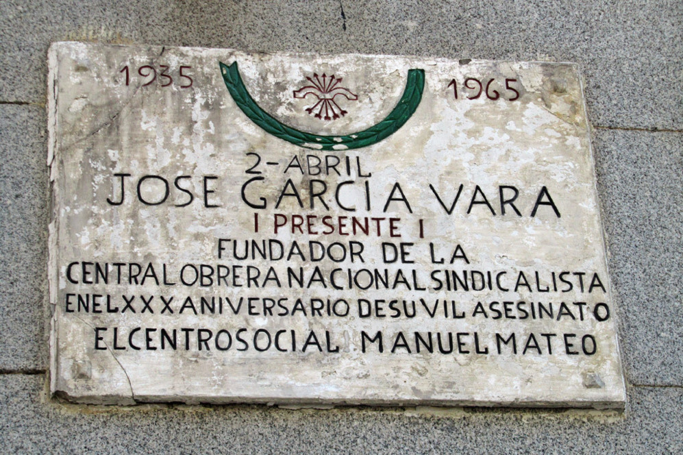 <strong>Placa conmemorativa de José García Vara</strong>: Situada en...