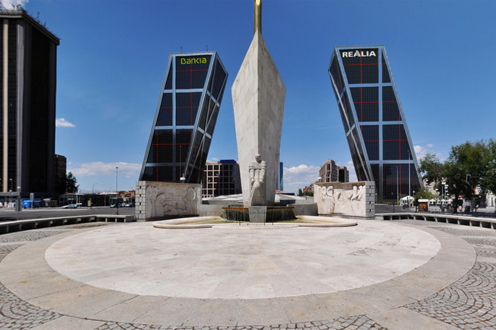 <strong>Monumento a José Calvo Sotelo</strong>: Situado en Plaza de...