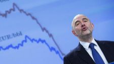 El Comisario de economa de la CE, Pierre Moscovici durante una...