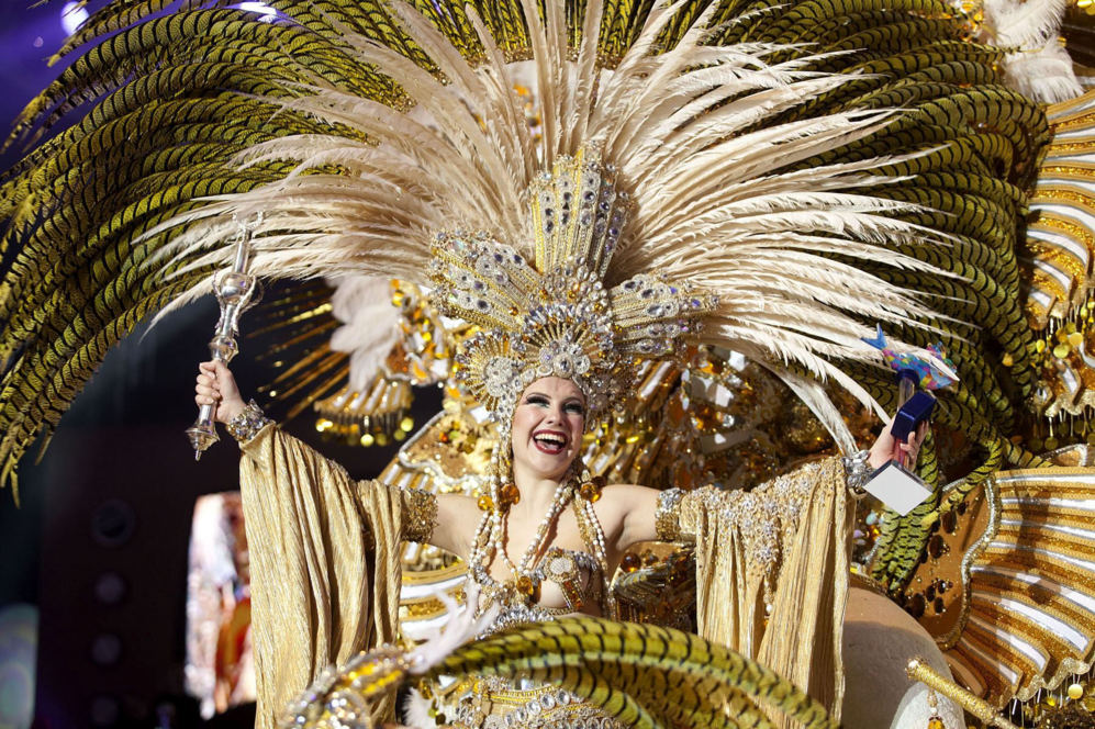 La Reina del Carnaval de Santa Cruz de Tenerife, Cecilia Navarro,...
