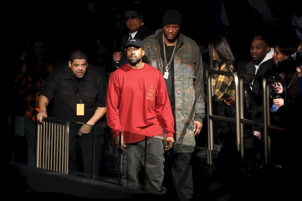 Lamar Odom junto Kanye West  llegan al evento del disco "The Life of...
