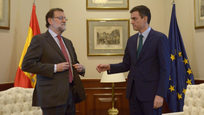 Mariano Rajoy y Pedro Snchez, momentos antes de comenzar la...