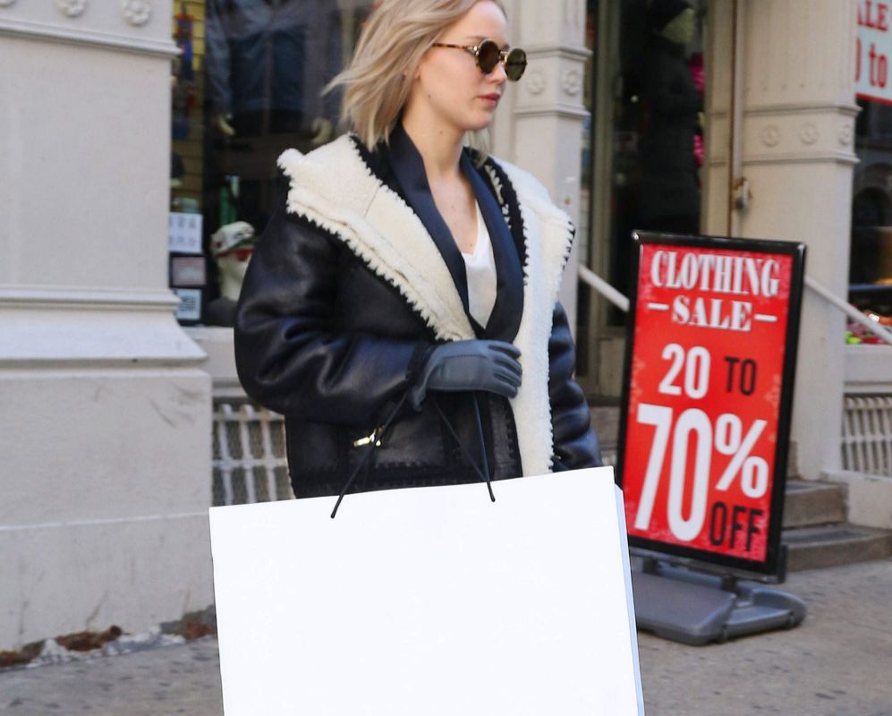 Nos hemos encontrado a Jennifer Lawrence de compras por la ciudad de...