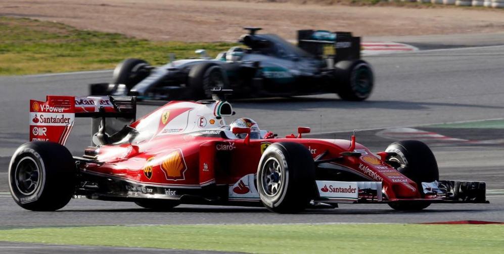 El Ferrari de Vettel durante la prueba de ayer. Hoy no ha podido...
