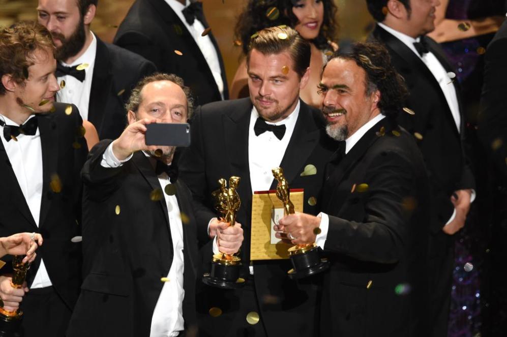 Leonardo DiCaprio se ha alzado con el primer Oscar de su carrera al...