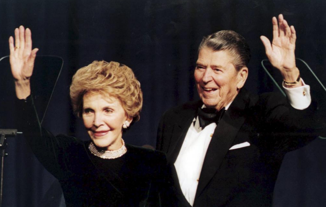 Foto de archivo de Nancy Reagan con Ronald Reagan, en 1994.