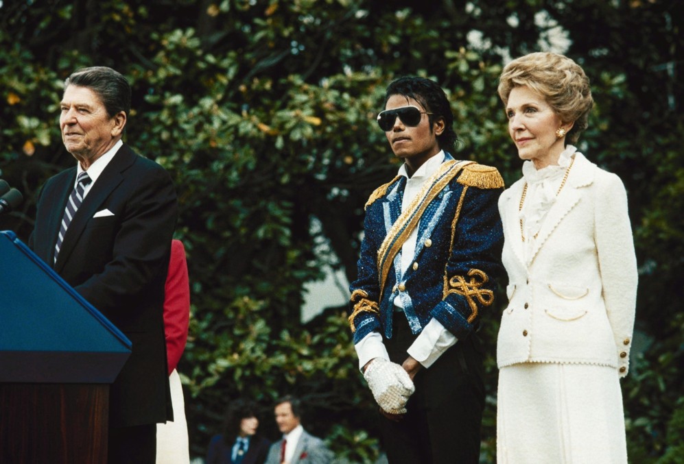 El presidente y su esposa invitaron al cantante Michael Jackson en...