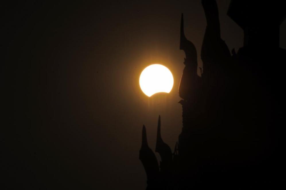 Imagen tomada durante el eclipse en Naipyid (Birmania).