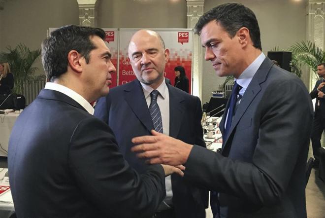 El lder del PSOE con el primer ministro griego, Alexis Tsipras, el...
