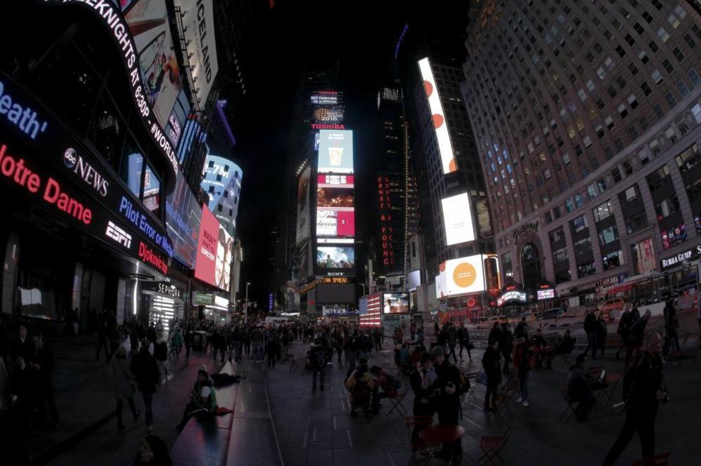La emblemtica plaza de Times Square en Nueva York se ha sumado a la...