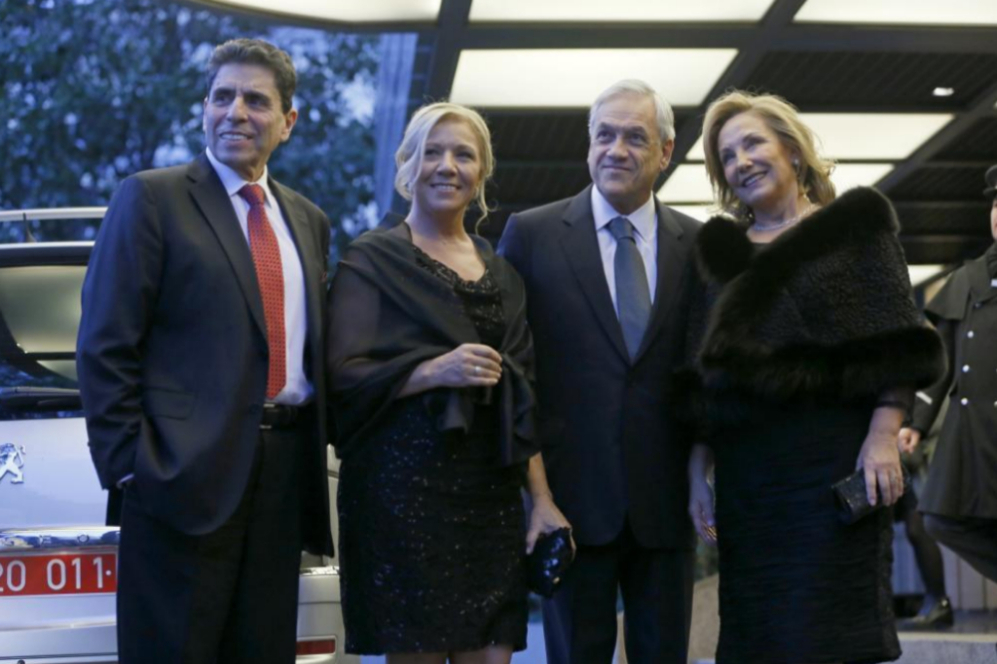El ex presidente de Chile Sebastin Piera (2d), su mujer Cecilia...