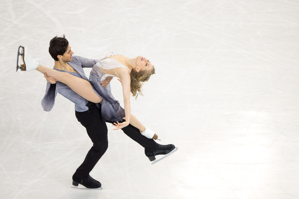 La pareja que representa Canad patina durante una sesin de...