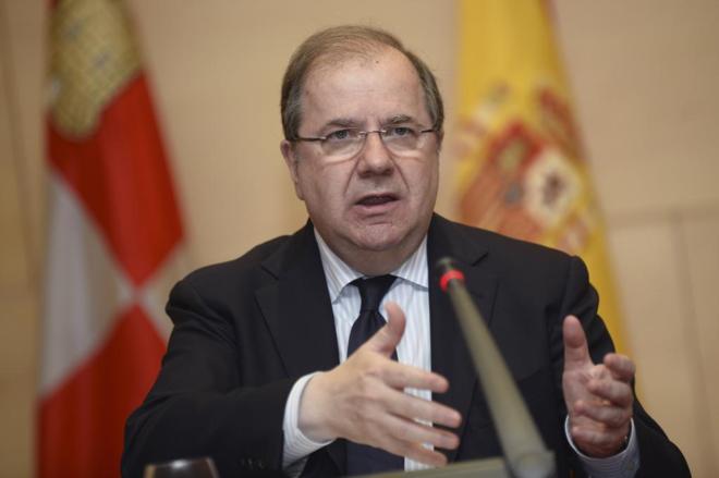 El presidente de la Junta de Castilla y Len, Juan Vicente Herrera,...
