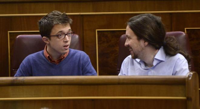 Íñigo Errejón y Pablo Iglesias, en el pleno del Congreso de los...