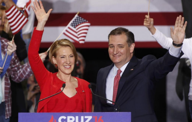 Ted Cruz y Carly Fiorina saludan a sus seguidores tras el anuncio del...