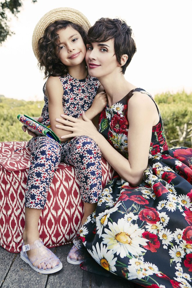 La actriz Paz Vega con su hija Ava.