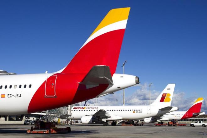 Varios aviones de Iberia en el aeropuerto Adolfo Surez Madrid...