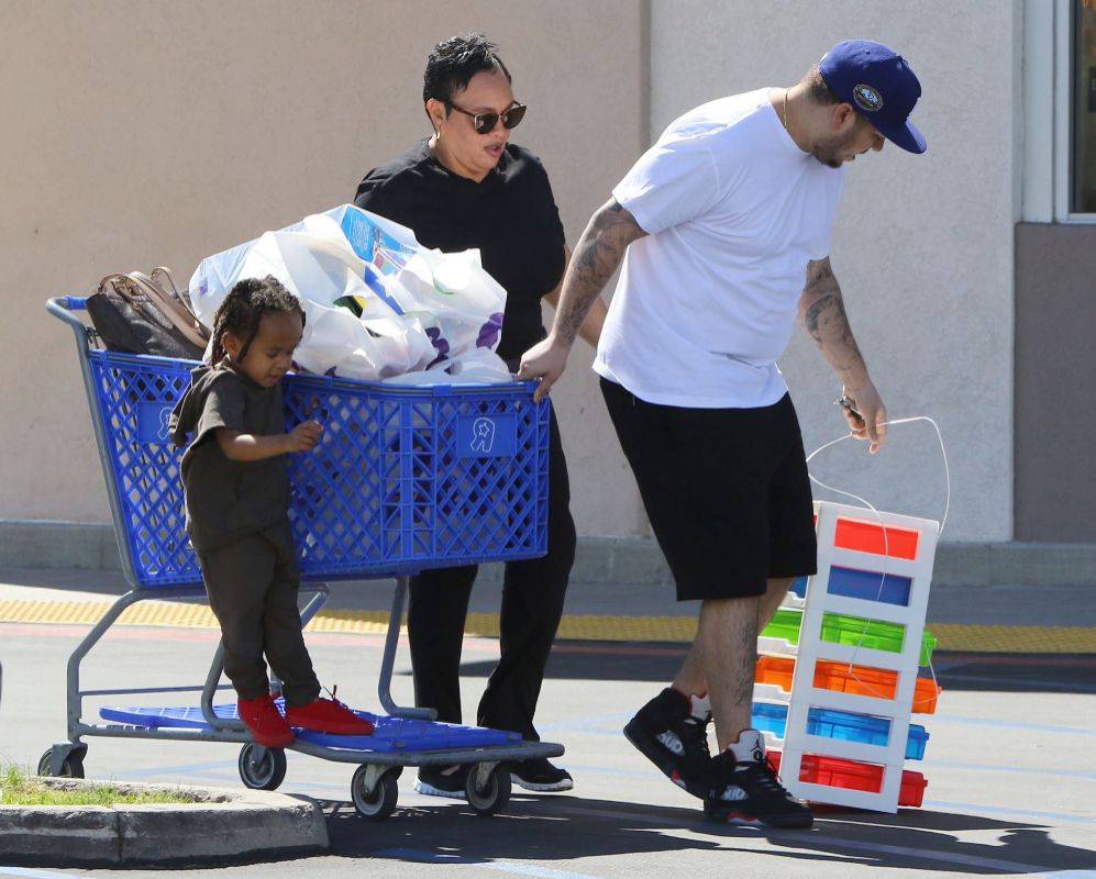 Rob Kardashian ya ejerce de padrastro con el hijo de Blac Chyna, el...