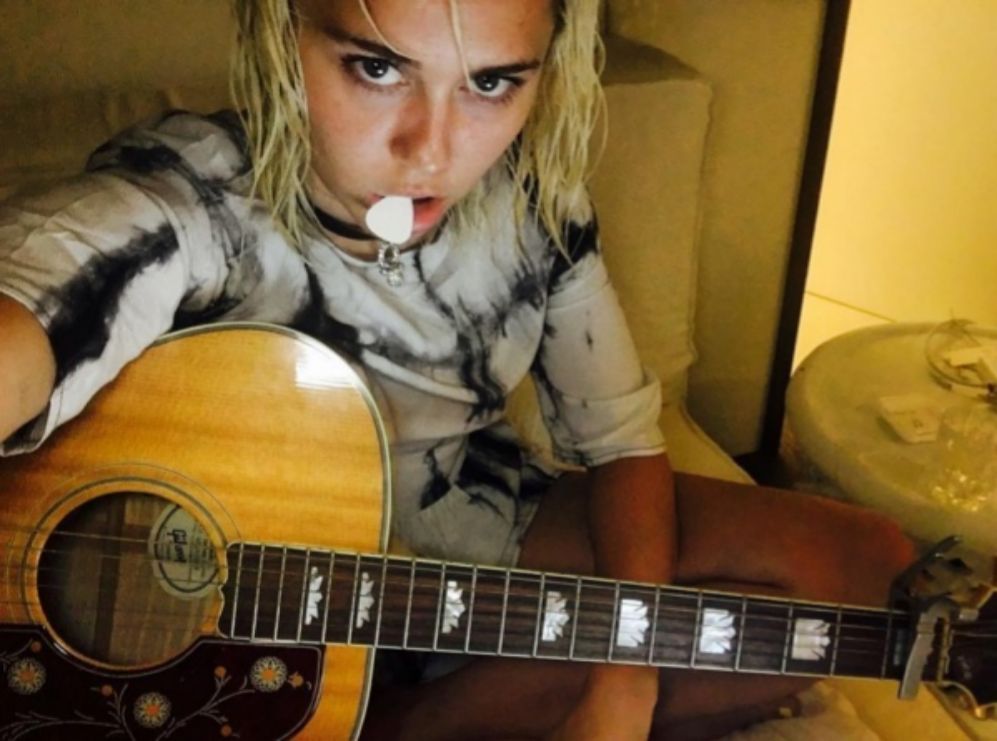 La cantante Miley Cyrus ha compartido esta fotografa en sus redes y...