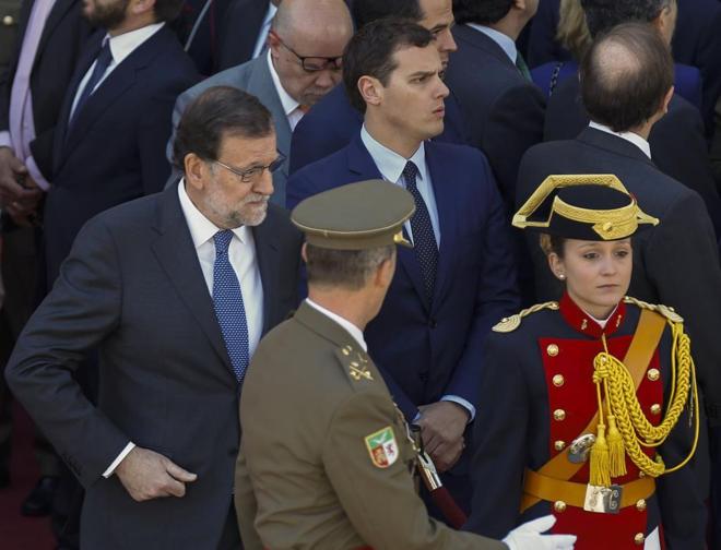 Mariano Rajoy y Albert Rivera, esta mañana en el desfile militar...