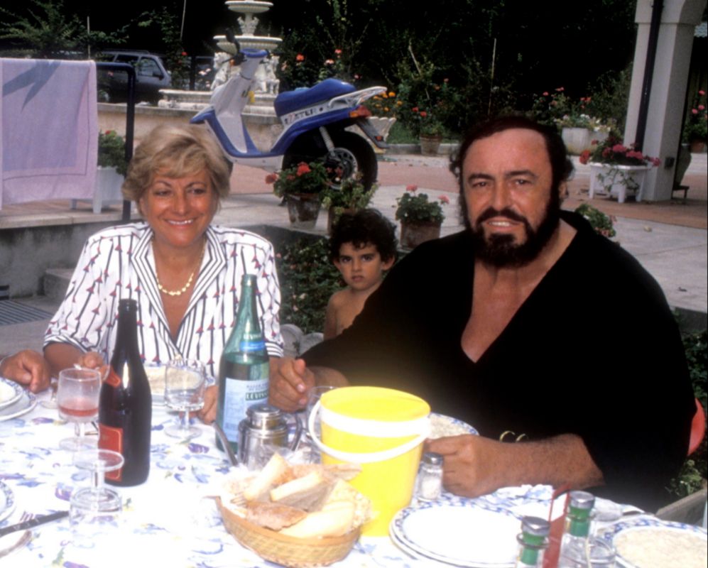 Luciano Pavarotti y Adua Veroni. Poco despus de su debut, el...