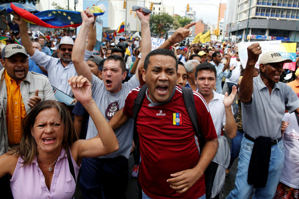 "¡Maduro fuera!" y "¡referéndum!", han sido los mensajes más...