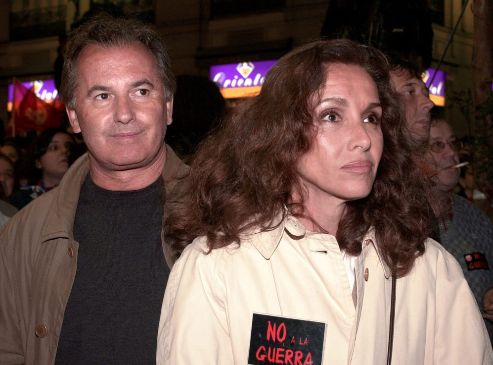 Vctor Manuel y Ana Beln, en un acto de protesta contra la guerra...