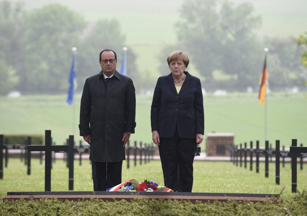 El presidente francs, Franois Hollande, y la canciller alemana,...