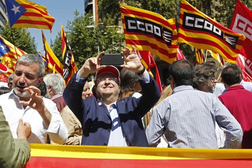 El líder del PSC, Miquel Iceta, junto a Jaume Collboni, durante la...