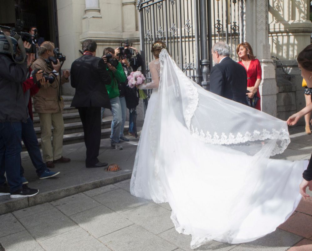 La novia llega al templo.