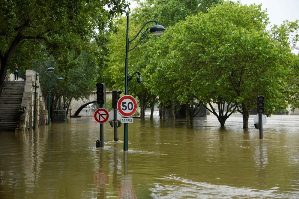 El desbordamiento del ro Sena ha inundado caminos rurales y pueblos.