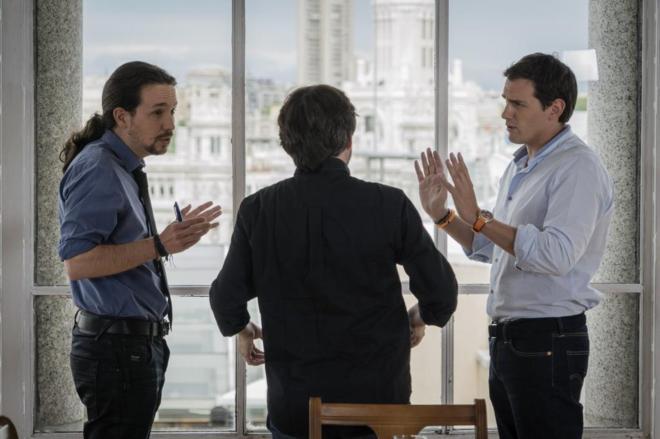 Pablo Iglesias y Albert Rivera, con el presentador de &apos;Salvados&apos;,...