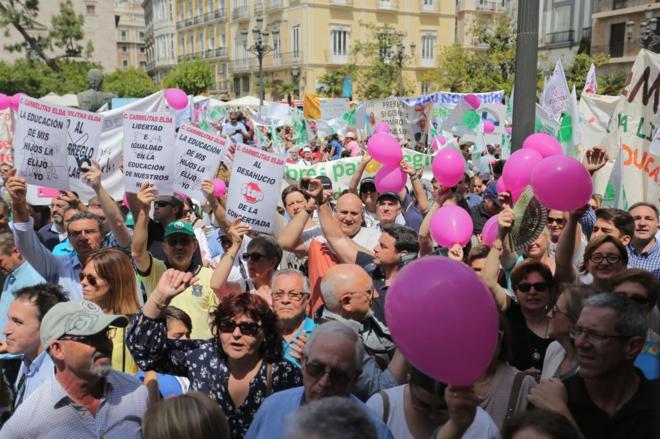 Manifestacin en Valencia contra el recorte de fondos a la enseanza...
