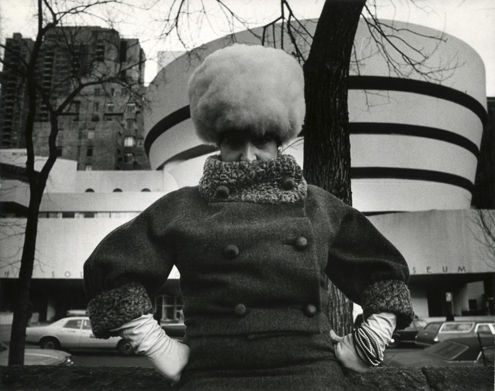 Retrato ante el museo Solomon R. Guggenheim, de Nueva York., en la...