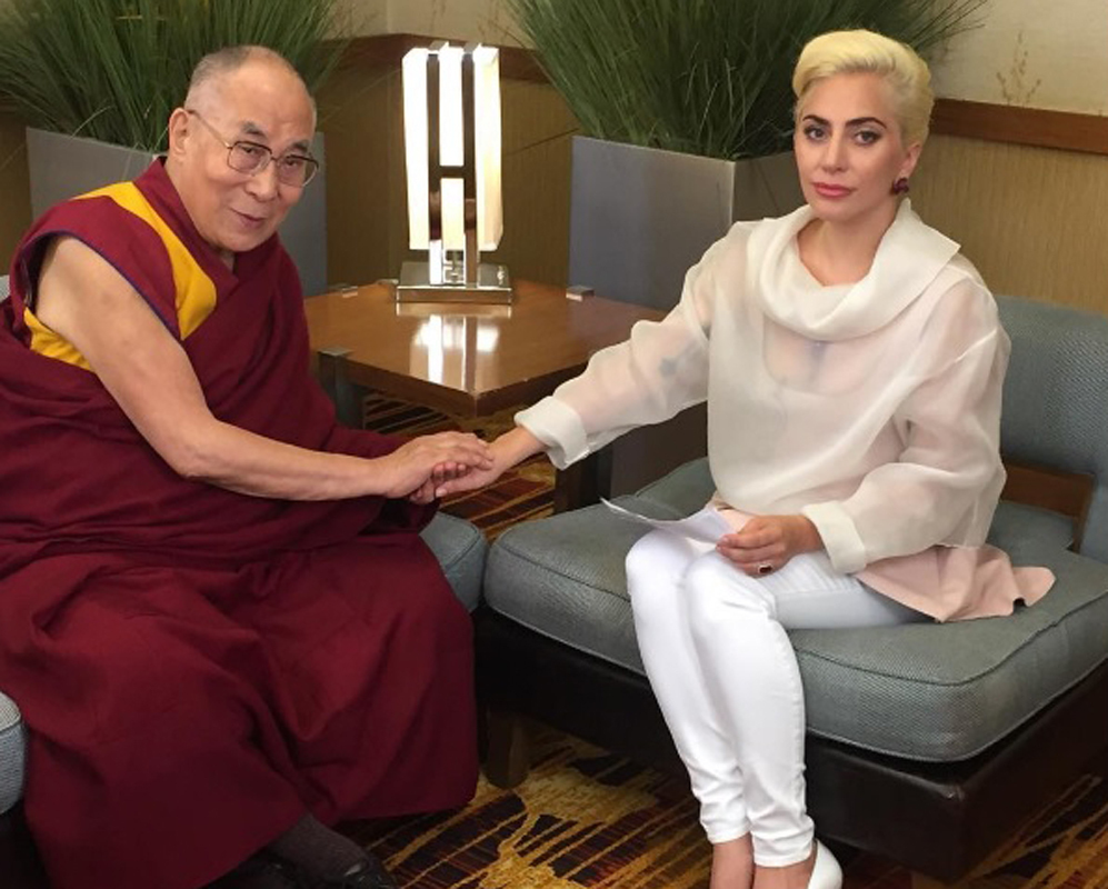 Lady Gaga se reuni con el Dalai Lama en la Conferencia de Alcaldes...