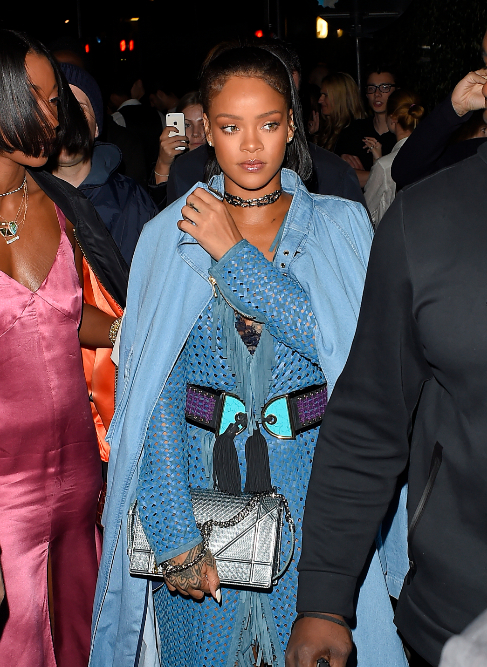 La guapsima Rihanna se ha ido de compras por Londres con una ropa...